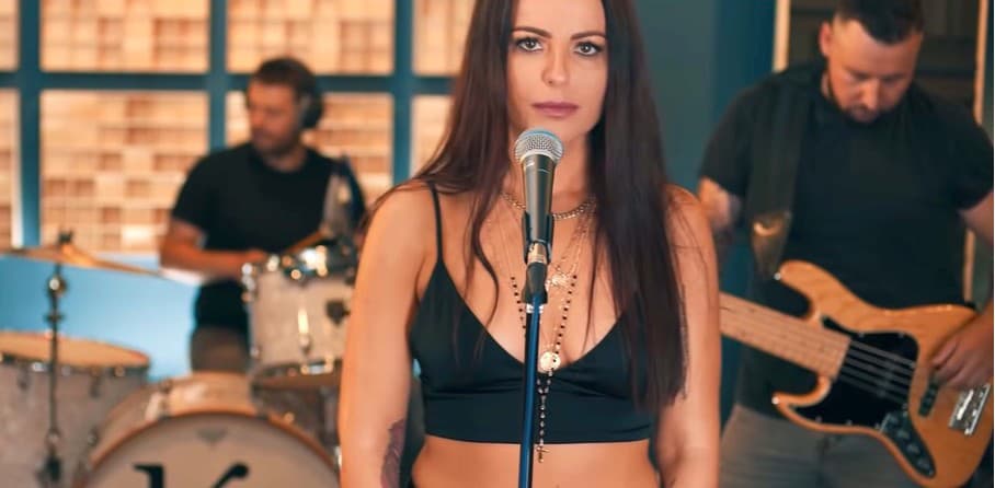 videoklip V modlitbách, 2019