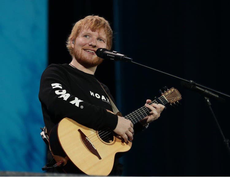 Len chalan s gitarou a 80-tisíc ľudí: Ed Sheeran očaril Prahu skromnosťou a hitmi