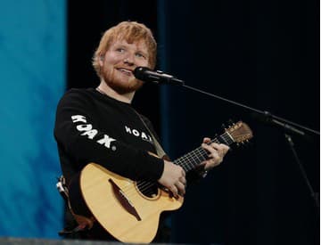 Len chalan s gitarou a 80-tisíc ľudí: Ed Sheeran očaril Prahu skromnosťou a hitmi