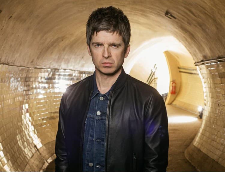 Noel Gallagher sa sťahuje z Londýna, prekáža mu násilie