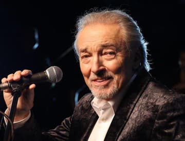 Karel Gott sa fanúšikom poďakoval za podporu Karel Gott sa fanúšikom poďakoval za podporu