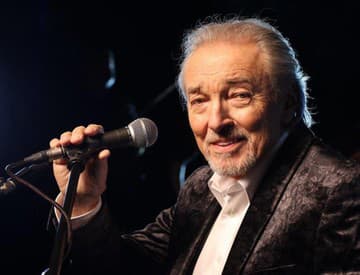 Karel Gott je mŕtvy. Legenda československého popu žila hudbou až do konca