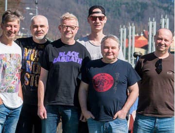 Mňága a Žďorp má nový singel a klip s hercom Lukášom Pavláskom Mňága a Žďorp má nový singel a klip s hercom Lukášom Pavláskom