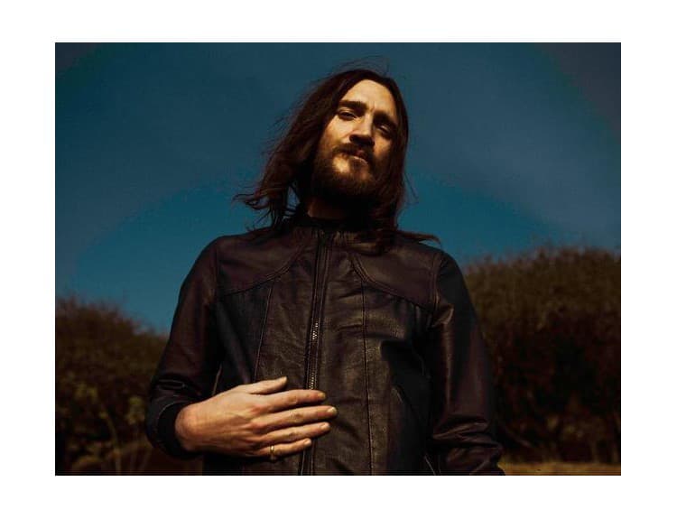Gitarista John Frusciante je po 10 rokoch opäť členom Red Hot Chili Peppers