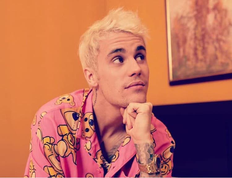 Justin Bieber je späť. Pomôže mu k úspechu sladkej novinky ružový účes?