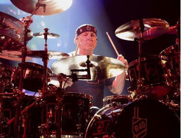 Vo veku 67 rokov zomrel bubeník kapely Rush, Neil Peart Vo veku 67 rokov zomrel bubeník kapely Rush, Neil Peart