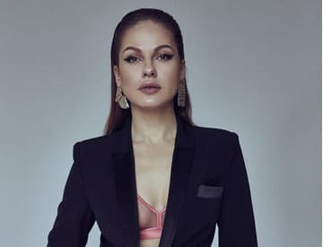 Lina Mayer zaujala autorov hitu Renegades. Vybrali si ju za svoju predskokanku Lina Mayer zaujala autorov hitu Renegades. Vybrali si ju za svoju predskokanku