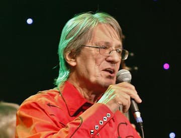 Vo veku 77 rokov zomrel spoluzakladateľ kapely Greenhorns Honza Vyčítal Vo veku 77 rokov zomrel spoluzakladateľ kapely Greenhorns Honza Vyčítal