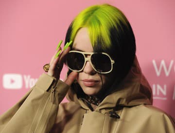 Bondovka od Billie Eilish má desiatky coververzií. Tu sú najlepšie z nich! Bondovka od Billie Eilish má desiatky coververzií. Tu sú najlepšie z nich!