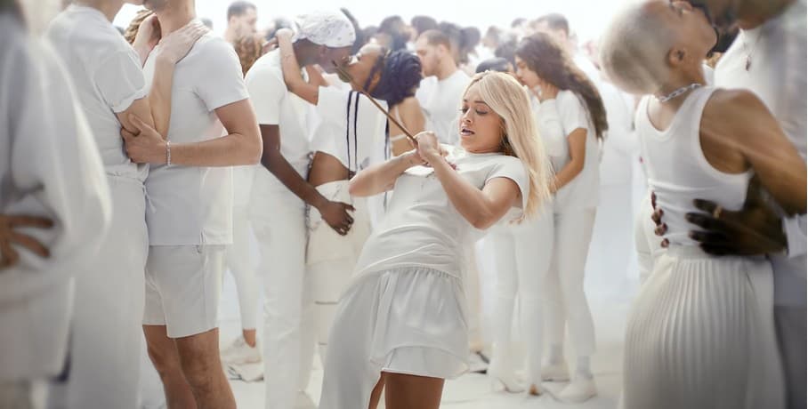 Rita Ora, videoklip How to Be Lonely