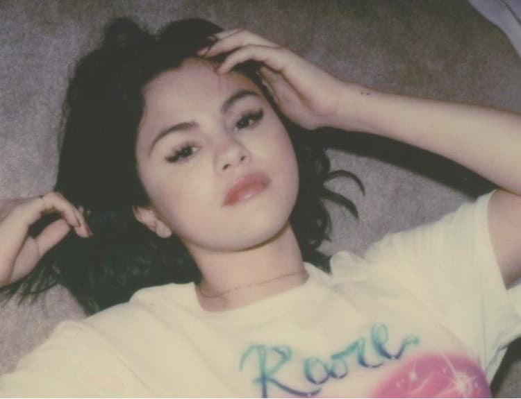 Selena Gomez vydala album Rare. Pozrite si jej nový farebný videoklip
