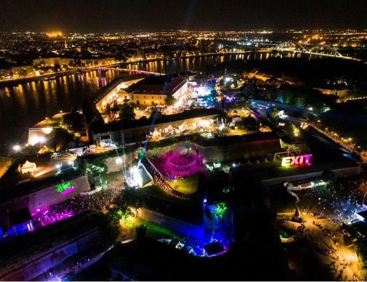 EXIT festival sa presunul na august. Do Srbska prinesie hviezdy tanečnej scény