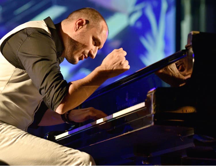 Hrou na klavíri vás postaví zo stoličky! Jozef Hollý zahrá v Bratislave