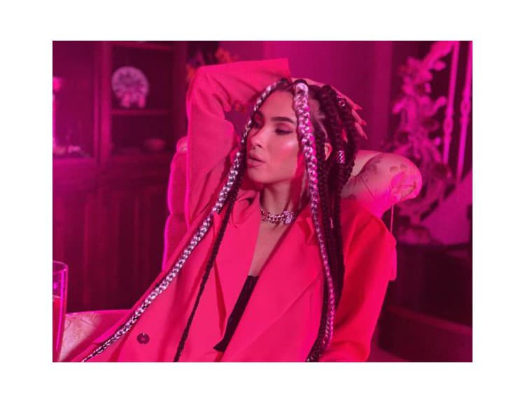 Ronie uzatvára éru debutového EP Domino videoklipom k titulnej skladbe