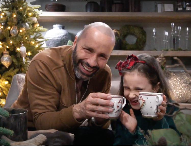 VIDEO: Robo Opatovský víta zimu prvým duetom so svojou dcérou Hankou