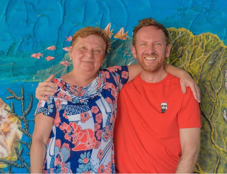 Miro Jaroš sa s mamou vrátil na Maldivy, aby nakrútili videoklip Nič nie je lepšie