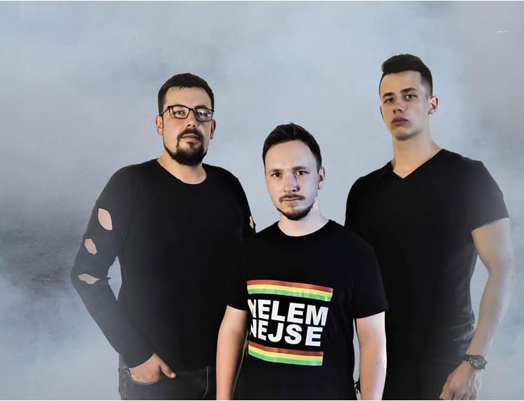 Skupina Massriot zverejnila maďarskú verziu singla Bude to fajn