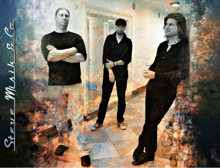 Slovenská kapela Steve Misik & Co. nahrala skladbu s Derekom Sherinianom