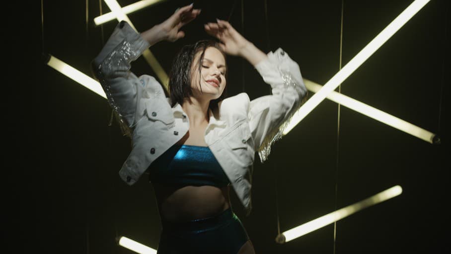 Lina Mayer, videoklip Stratená, 2021
