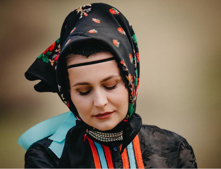 Rusínska speváčka Ivana Brillová debutuje baladou Jakim. Pozrite si videoklip