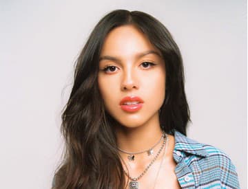 Olivia Rodrigo vydáva vysoko očakávaný album Sour Olivia Rodrigo vydáva vysoko očakávaný album Sour