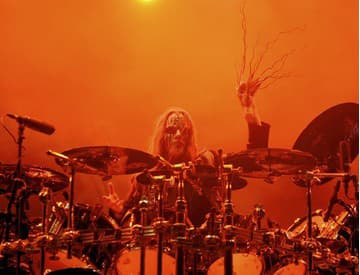 Zomrel bubeník Joey Jordison, zakladajúci člen kapely Slipknot Zomrel bubeník Joey Jordison, zakladajúci člen kapely Slipknot