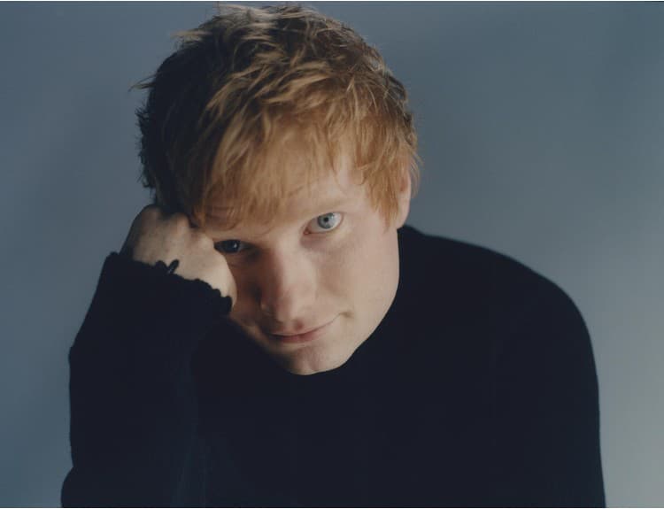Ed Sheeran dnes vydáva očakávaný štvrtý album so symbolom =