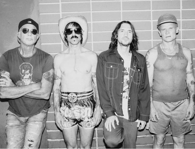 Red Hot Chili Peppers v Bratislave: Polovica lístkov na státie je už predaná!