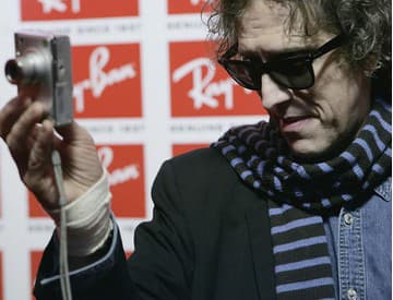 Zomrel legendárny hudobný fotograf Mick Rock Zomrel legendárny hudobný fotograf Mick Rock