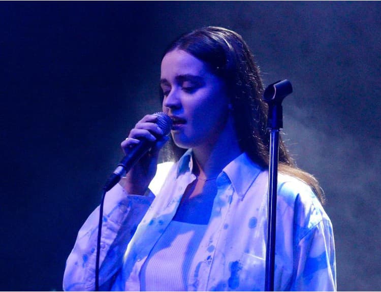 Skupina Blue Zodiac predstavuje singel Návyková v atmosférickej live verzii