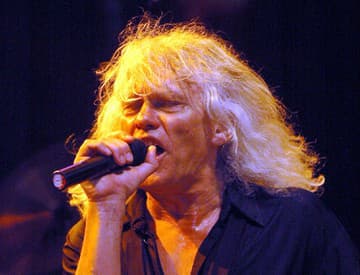 Zomrel János Kóbor, spevák a gitarista legendárnej maďarskej kapely Omega Zomrel János Kóbor, spevák a gitarista legendárnej maďarskej kapely Omega