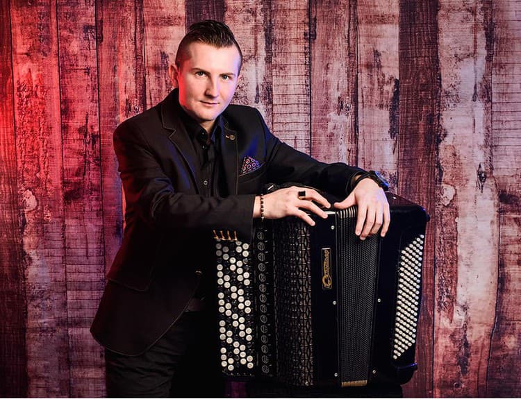 Akordeonista Tomáš Valiček vydal nový album Connection