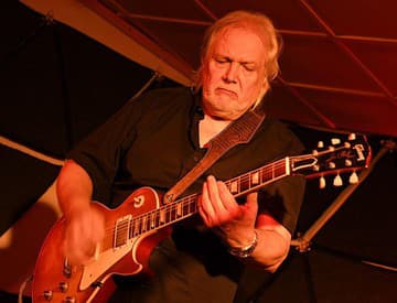Zomrel gitarista Luboš Andršt, hral s B.B. Kingom či Mariánom Vargom Zomrel gitarista Luboš Andršt, hral s B.B. Kingom či Mariánom Vargom