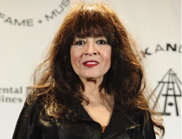 Zomrela speváčka Ronnie Spector, bývalá členka tria The Ronettes Zomrela speváčka Ronnie Spector, bývalá členka tria The Ronettes