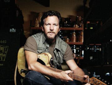 Líder Pearl Jam si na sólový album prizval Eltona Johna aj Ringa Starra Líder Pearl Jam si na sólový album prizval Eltona Johna aj Ringa Starra