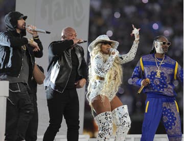 Super Bowl v réžii rapových hviezd: Najsledovanejšiu šou ovládli Dr. Dre a Eminem