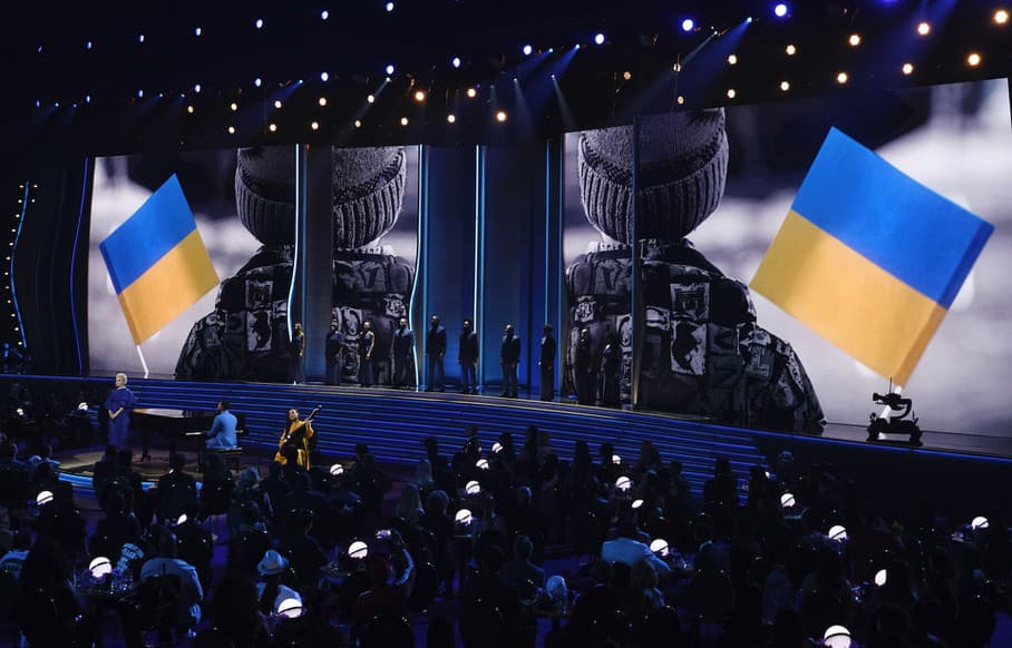 John Legend s ukrajinskými hudobníčkami, Grammy