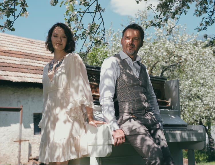 Viktória Vargová a Peter Bič, videoklip Chalúpka