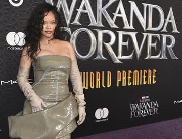 Rihanna na premiére filmu Black Panther, 2022