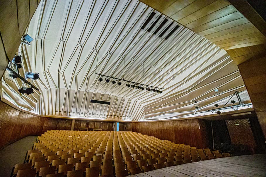 Koncertná sála v areáli bývalej elektrárne Inota