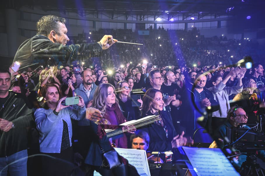 Adrián Kokoš a Slovenskí symfonici, Depeche Note