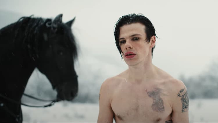 Yungblud, video Hello Heaven, Hello