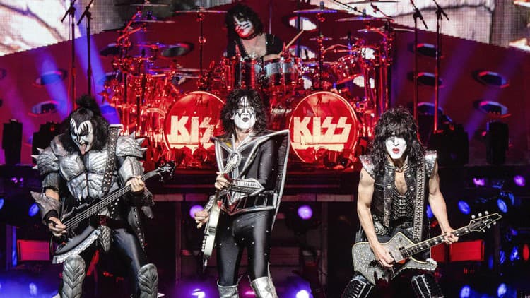 Kiss, 2019