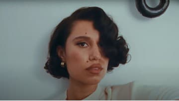 Raye a Mark Ronson, video Suzanne
