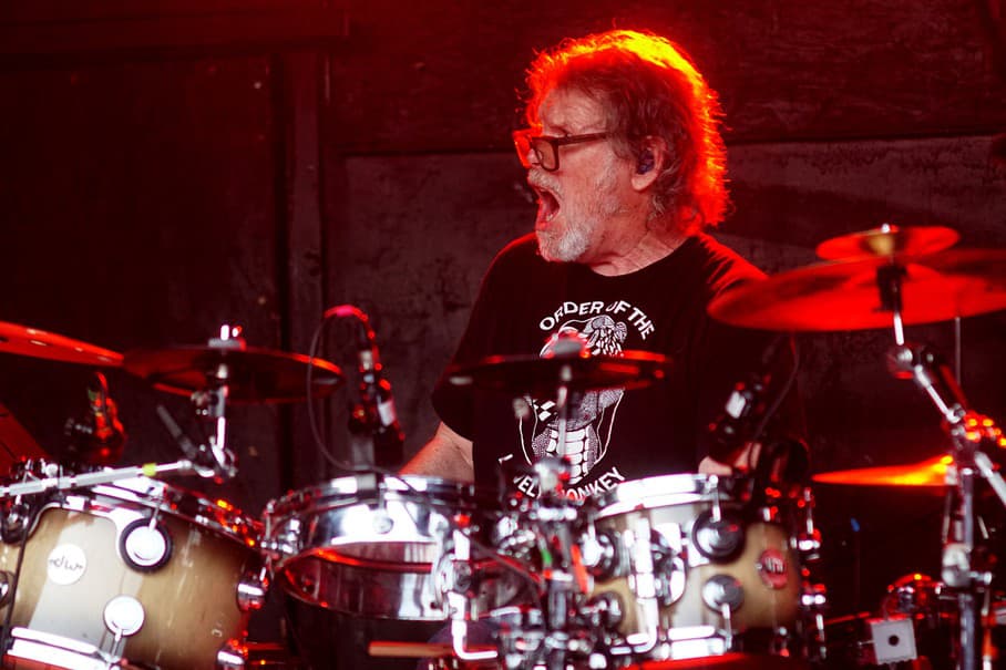 Pat Mastelotto, KoMaRa feat. Trey Gunn, Pink Whale