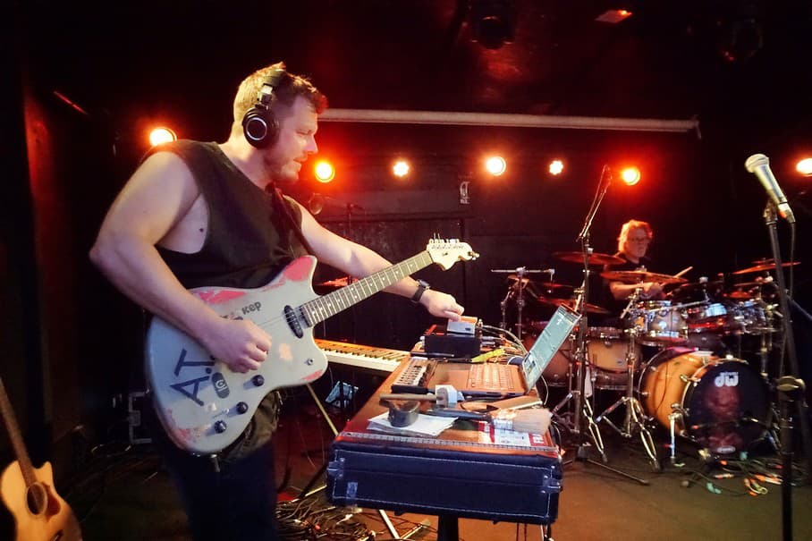 KoMaRa feat. Trey Gunn na Pink Whale v Bratislave