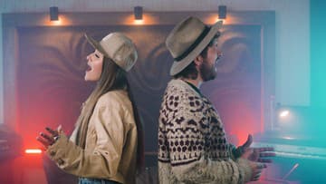 Peter Juhás a Sharlota predstavujú emotívny duet Tisíce důvodů