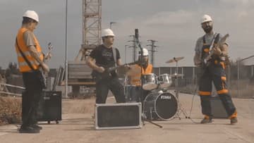 Skupina SilkyFish vydala nový singel a videoklip Karol žeriavnik