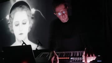 Festival Tiché noci: slovenskí experimentálni hudobníci oživili filmy z nemej éry