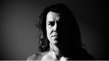 Analogrunner prichádza s novým singlom Reunion: návrat do čias bezstarostných samplovačiek